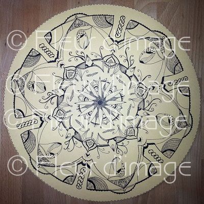 Mandala sur Canson paille - encre de chine et alcool
